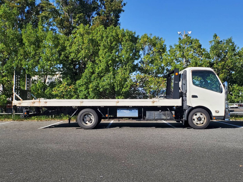 レッカー搬送に使用する特殊フルフラット型積載車輌