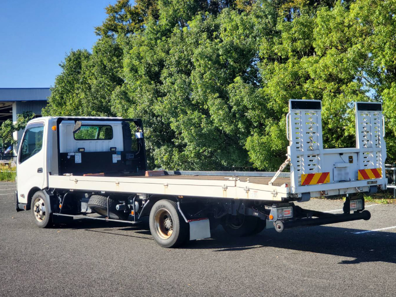 レッカー搬送に使用する特殊フルフラット型積載車輌